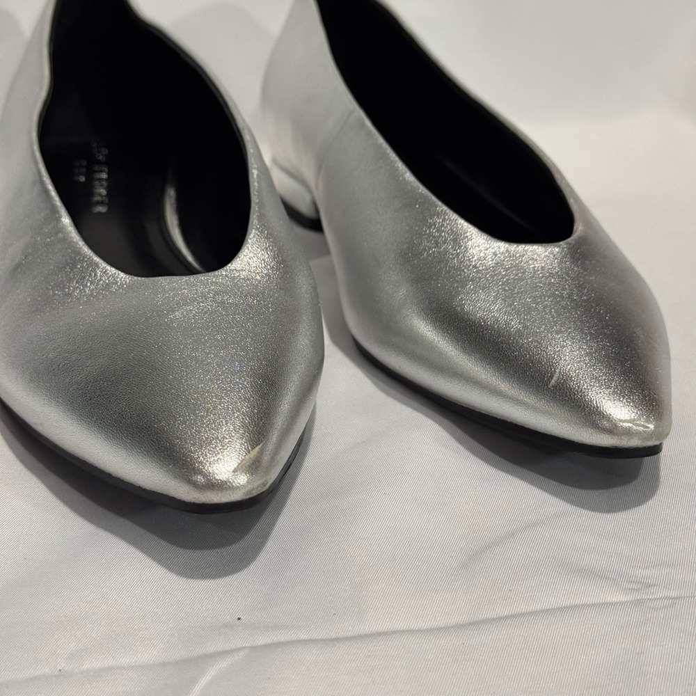 Marc Fisher LTD Gunner Flats Metallic Silver Leather Pointed Toe Slip On Size 8 - Picture 5 of 13